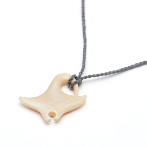 鲸鱼牙齿尾项链